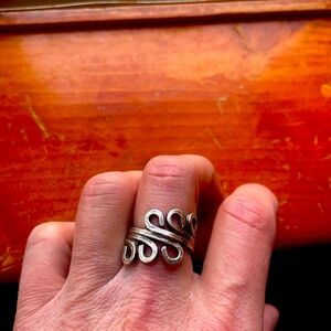 Elegant Silver Swirl Ring